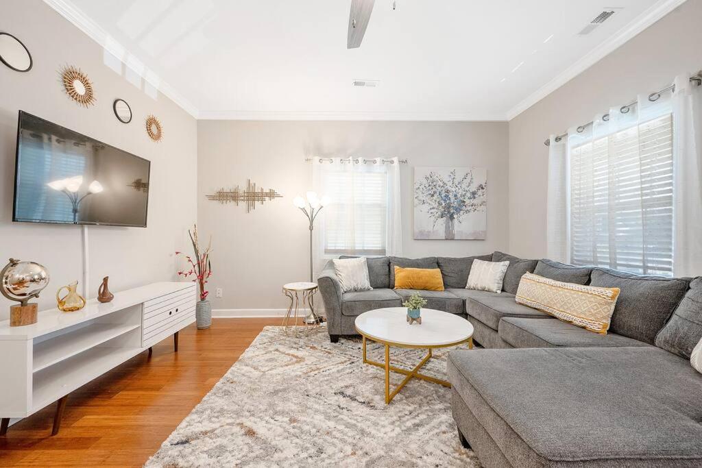 * Lux Modern Retreat * Downtown * King Beds * Apartment Durham Bagian luar foto