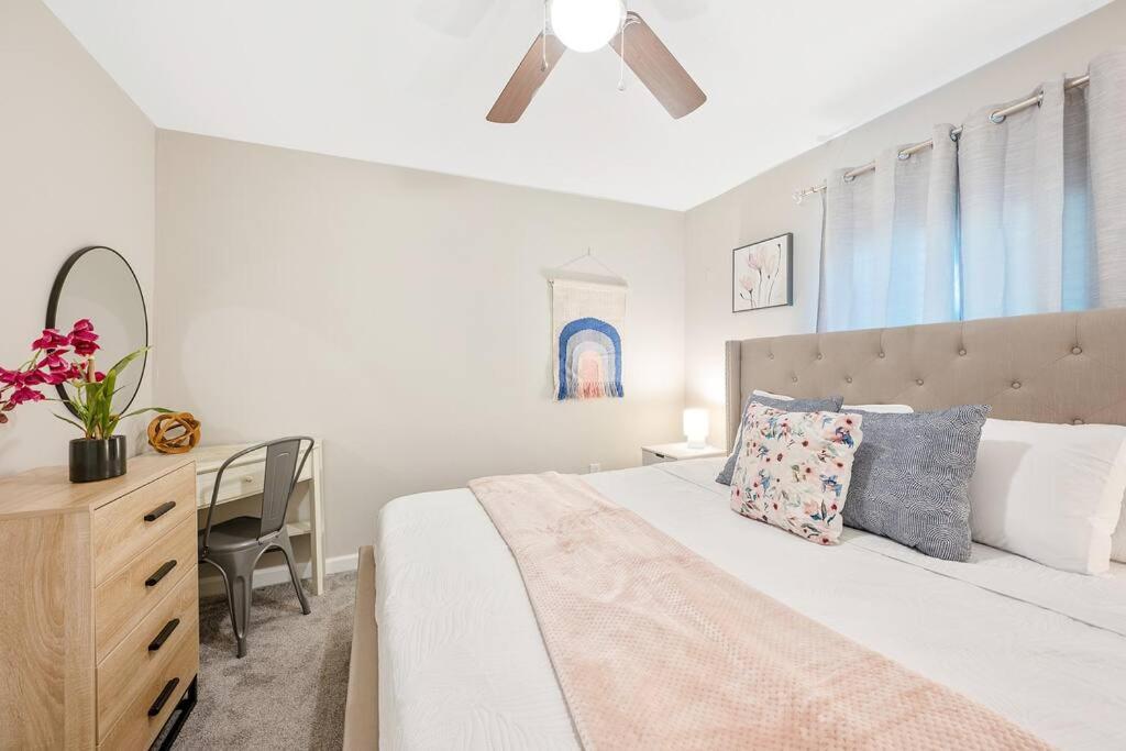 * Lux Modern Retreat * Downtown * King Beds * Apartment Durham Bagian luar foto