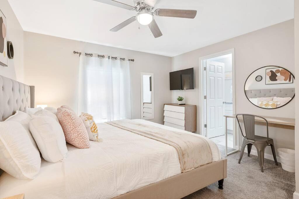 * Lux Modern Retreat * Downtown * King Beds * Apartment Durham Bagian luar foto